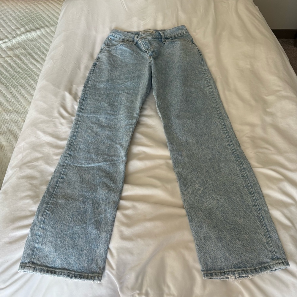 Abercrombie & Fitch Relaxed Light Blue Jeans - Picture 2 of 4